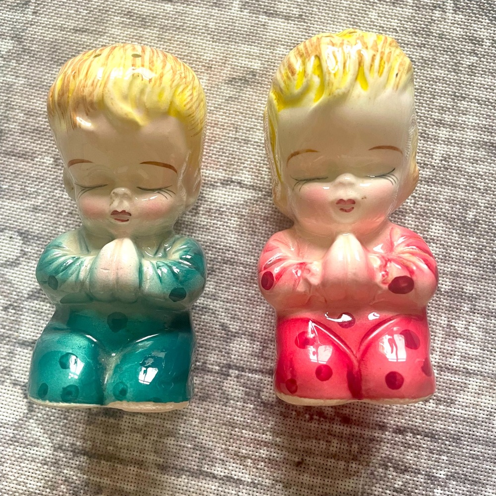Vintage ceramic salt & pepper shaker set